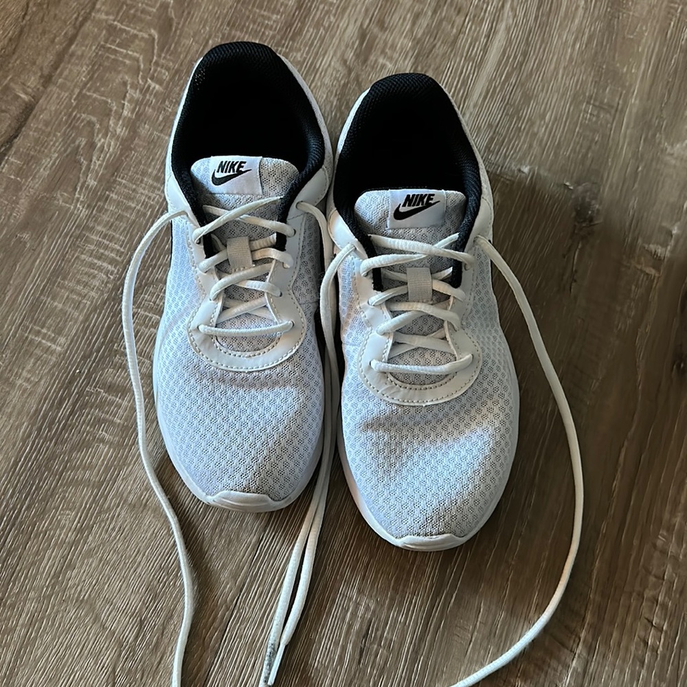 Women’s Nike size 8
